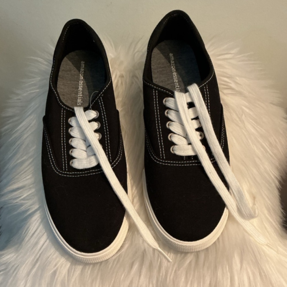 Amazon Essentials Black Canvas Lace-Up Sneakers Women’s Size 10